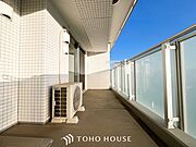 心地よい風を肌で感じることのできるバルコニー。