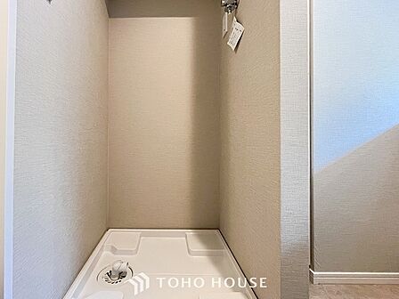 洗濯機を配置しても十分なスペースを確保しております。