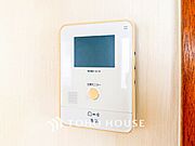 誰が来てもわかる様にモニター付きインターホンを設置。