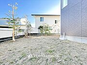 日当りの良い可愛らしいお庭。ガーデニングなどが楽しめます。