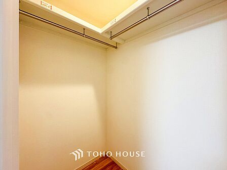 衣類だけでなく大きな荷物も収納でき、お部屋がすっきりします。
