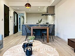 対面式キッチンのあるLDKで家族の会話が弾みます。