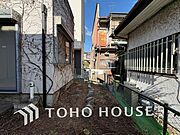 ちょっとしたお庭は、開放的な素敵な空間を演出しています