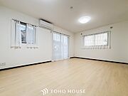 光と風があふれる開放的なリビングダイニングには自然と家族みんなが集まってきます。