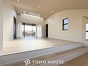 一日の疲れをいやしてくれる主寝室。自分時間を快適に過ごすプライベートルーム。