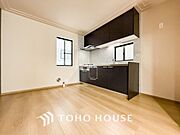 お手入れのしやすいすっきりしたシステムキッチンを採用しました。
