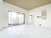 落ち着いた雰囲気に包まれた伸びやかな空間で、ゆったりと家族団らんの時間を過ごせます。