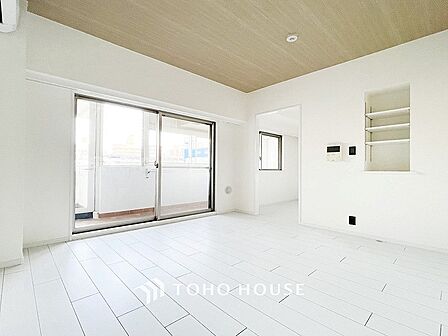 落ち着いた雰囲気に包まれた伸びやかな空間で、ゆったりと家族団らんの時間を過ごせます。