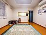 室内：戸建てならではのリビング。落ち着いた色調のリビングは家族団欒の憩いの場所です。