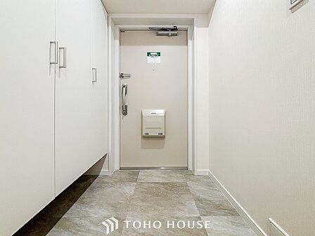 居住者の帰り、訪れる方を優しく迎えてくれる玄関です。