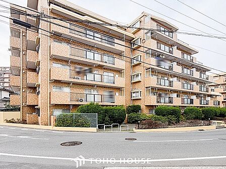 時代の流れに惑わされないシックなカラートーンで街並みに溶け込む外観。