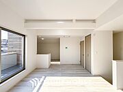 開放感あるリビングダイニング。ご家族とのんびりしたひと時を過ごせますね。