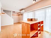 家族みんなが爽やかに健やかに過ごせるように、溢れる光をたっぷり取り込んだリビングダイニング。