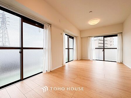 太陽の恵みを一気に受けた明るくあたたかいお住まい。吹きぬける風を感じながら爽やかで風通しの良い暮らし。