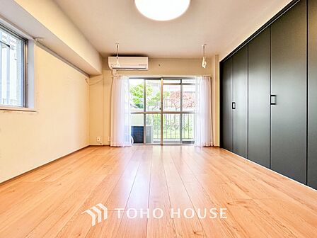 1日の疲れを癒し、心地よく寛げるようゆったりとした広さを確保しています。