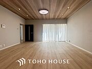 落ち着いた雰囲気に包まれた伸びやかな空間で、ゆったりと家族団らんの時間を過ごせます。