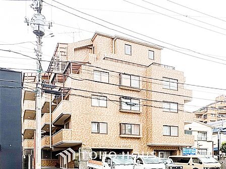 時代の流れに惑わされないシックなカラートーンで街並みに溶け込む外観。