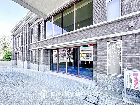 上品で清潔感があるエントランスは住人やゲストを迎え入れ、そして送り出す場にふさわしい上質な空間です。