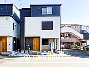 風を感じ青い空から太陽の恵みを感じる温もり溢れる佇まい。