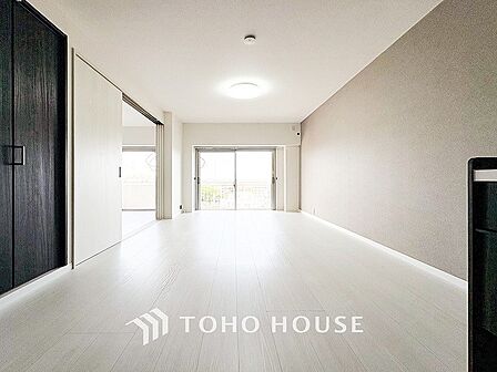 あたたかい日差しがたっぷり降り注ぐLDKは自然と家族の顔があかるい笑顔に。