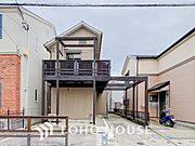 住む人を映し出す洗練された佇まいは、いつまでも輝き続けながらいつしか街の風景に溶け込んでいきます。