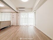 リビングに隣接した洋室。開け放してリビングと一体化してお使いいただくのもいいですね。