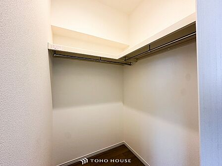 衣類だけでなく大きな荷物も収納でき、お部屋がすっきりします。