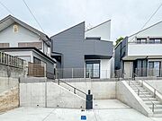 閑静な住宅街の一角、ひと時のくつろぎが生まれ、ゆっくりと愛着が育まれていきます。