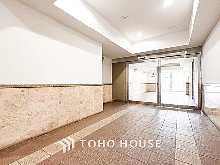 訪れるゲストや住む人を優しく迎え入れてくれる明るい空間です。