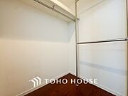 衣類だけでなく大きな荷物も収納でき、お部屋がすっきりします。