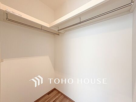 衣類だけでなく大きな荷物も収納でき、お部屋がすっきりします。