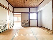 来客時や一息つきたいときなどに利用できる用途多様な空間です。