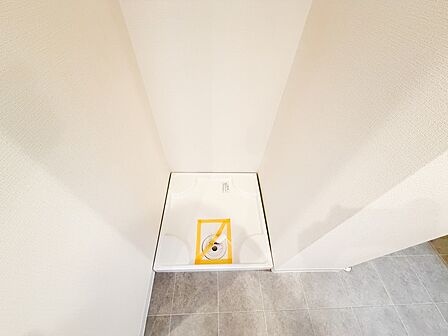洗濯機を配置しても十分なスペースを確保しております。