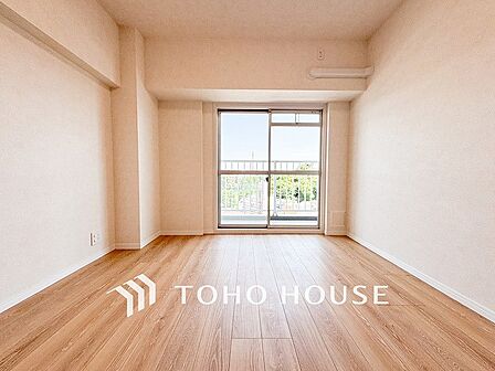 やわらかな陽射しが心地よい落ち着いた住空間。