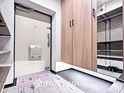 居住者の帰り、訪れる方を優しく迎えてくれる開放感のある玄関。