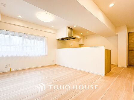 落ち着いた雰囲気に包まれた伸びやかな空間で、ゆったりと家族団らんの時間を過ごせます。