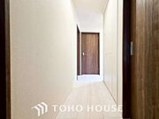 やわらかな陽射しがふりそそぎ、ゆったりした時間が流れる室内。