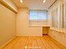 寝室：一日の疲れをいやしてくれる主寝室。自分時間を快適に過ごすプライベートルーム。