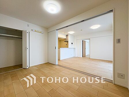 落ち着いた雰囲気に包まれた伸びやかな空間で、ゆったりと家族団らんの時間を過ごせます。