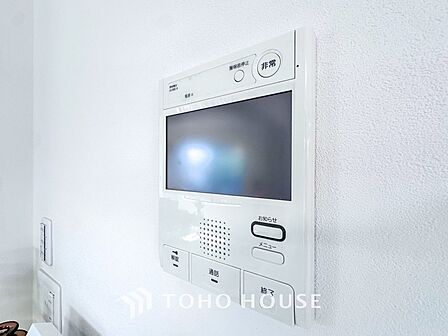 誰が来てもわかる様にモニター付きインターホンを設置。