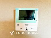 誰が来てもわかる様にモニター付きインターホンを設置。快適と安らぎを合わせた優しい設計。