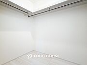 衣類だけでなく大きな荷物も収納でき、お部屋がすっきりします。