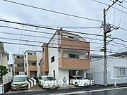 住む人を映し出す洗練された佇まいは、いつまでも輝き続けながらいつしか街の風景に溶け込んでいきます。