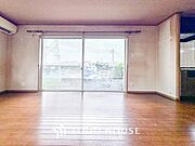 家族と過ごすひと時を溢れる光が優しく包み込むリビングダイニング。