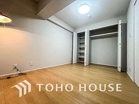 一日の疲れをいやしてくれる主寝室。自分時間を快適に過ごすプライベートルーム。