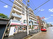 時代の流れに惑わされないシックなカラートーンで街並みに溶け込む外観。