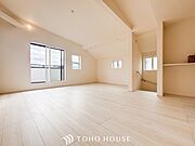 光と風があふれる開放的なリビングダイニングには自然と家族みんなが集まってきます。