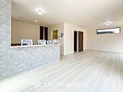 光と風があふれる開放的なリビングダイニングには自然と家族みんなが集まってきます。