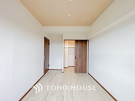 一日の疲れをいやしてくれる主寝室。自分時間を快適に過ごすプライベートルーム。