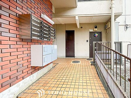 訪れるゲストや住む人を優しく迎え入れてくれる明るい空間です。
